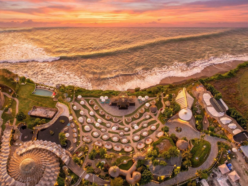 Luna Beach Club